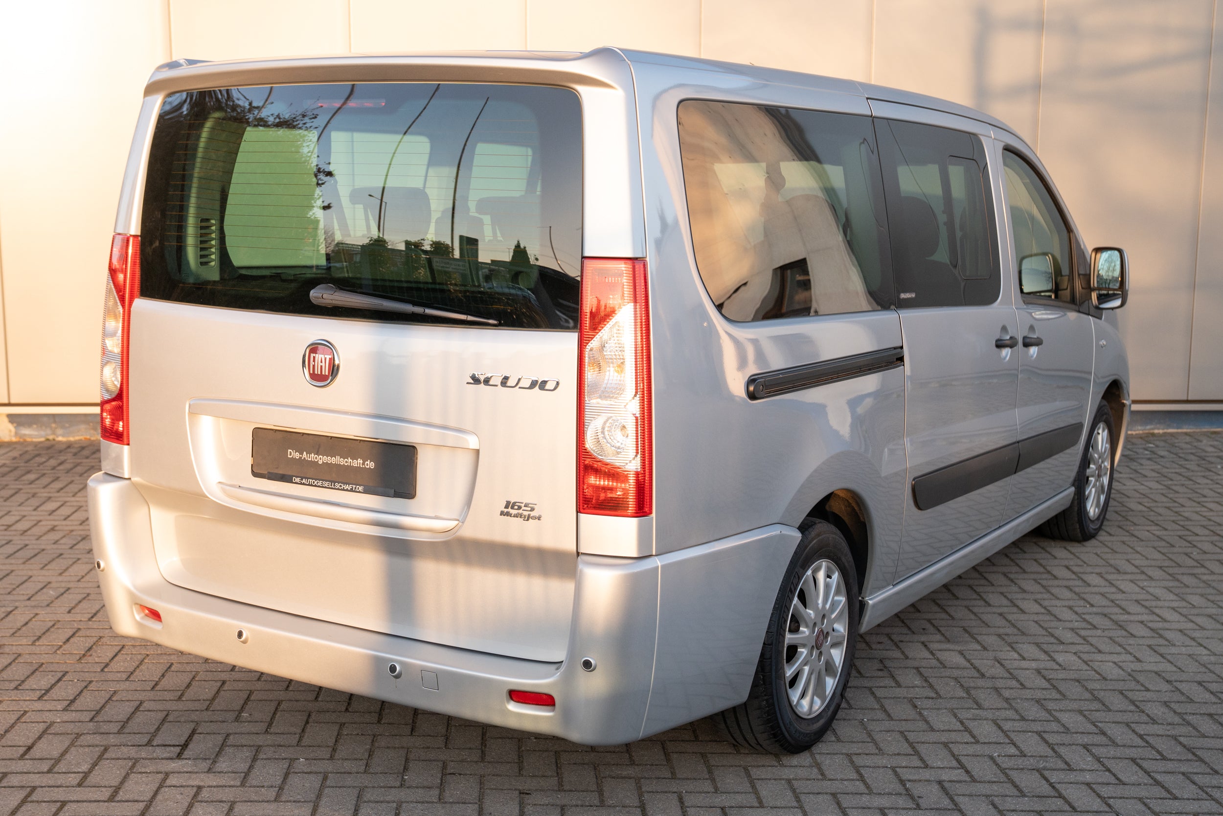 Fiat Scudo Panorama Executive L2H1 165*PDC*9-SITZER*
