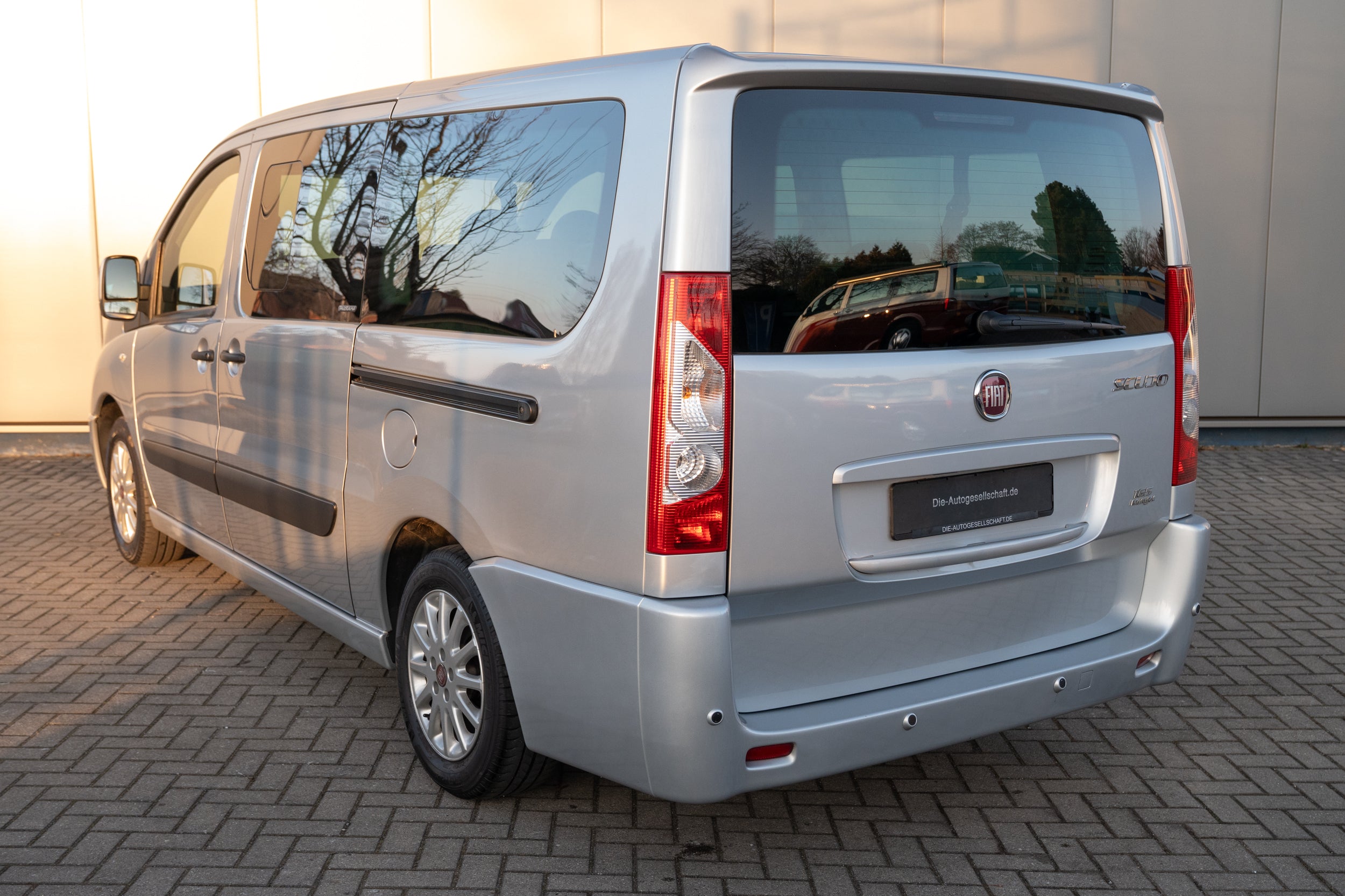 Fiat Scudo Panorama Executive L2H1 165*PDC*9-SITZER*